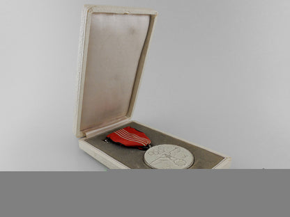 a_xi_summer_olympic_games_medal_with_case_k_014