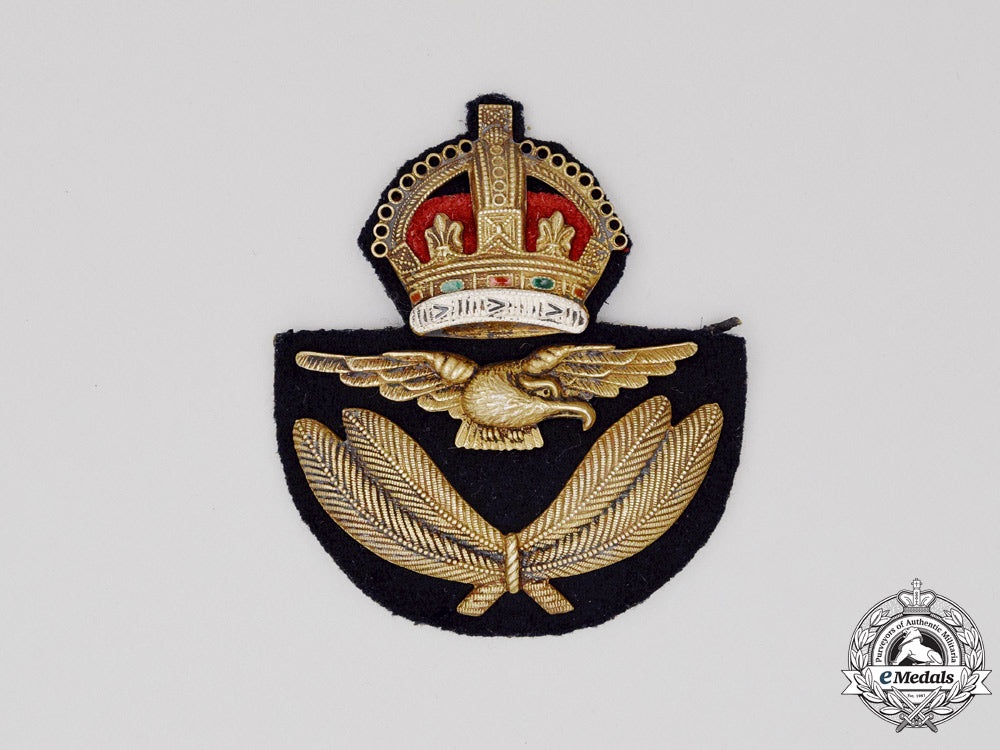 a_second_war_royal_canadian_air_force(_rcaf)_officer's_cap_badge_k_319_2