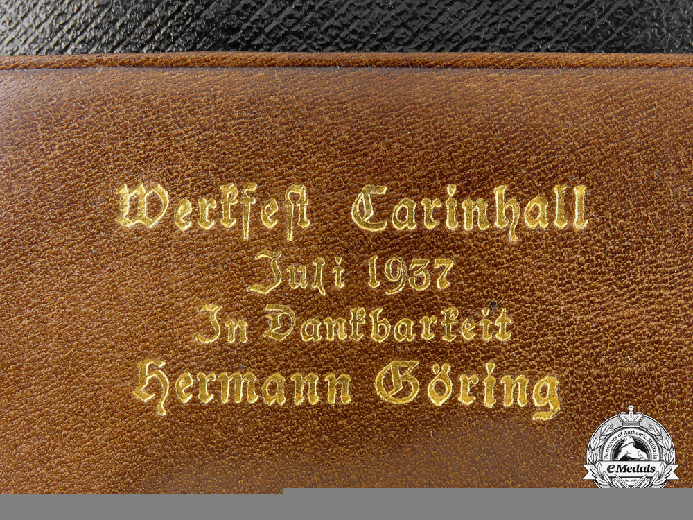 hermann_göring_presentation,_carinhall_billfold_awarded_to_building_foremen_k_391