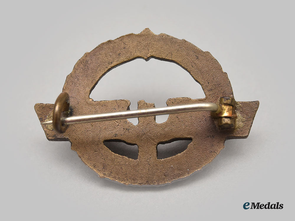 germany,_third_reich._a_german_female_railway_staff_service_badge,_bronze_grade_l22__mnc4308_177