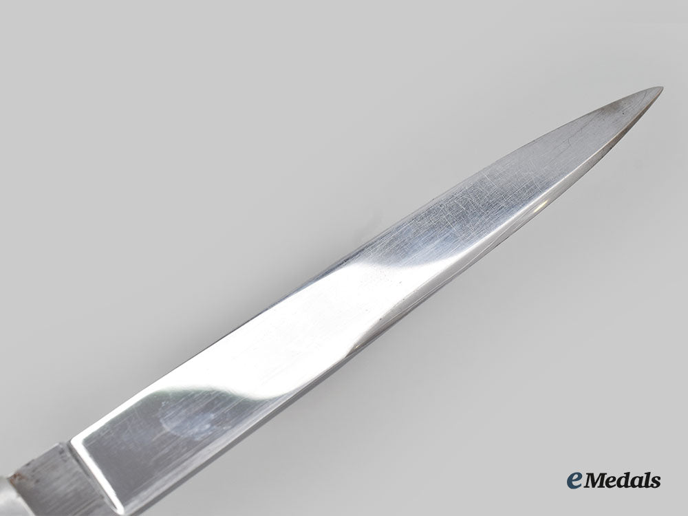 italy,_kingdom._an_msvn_model1937_leader’s_dagger,_with_hanger_l22_mnc0098_287_1