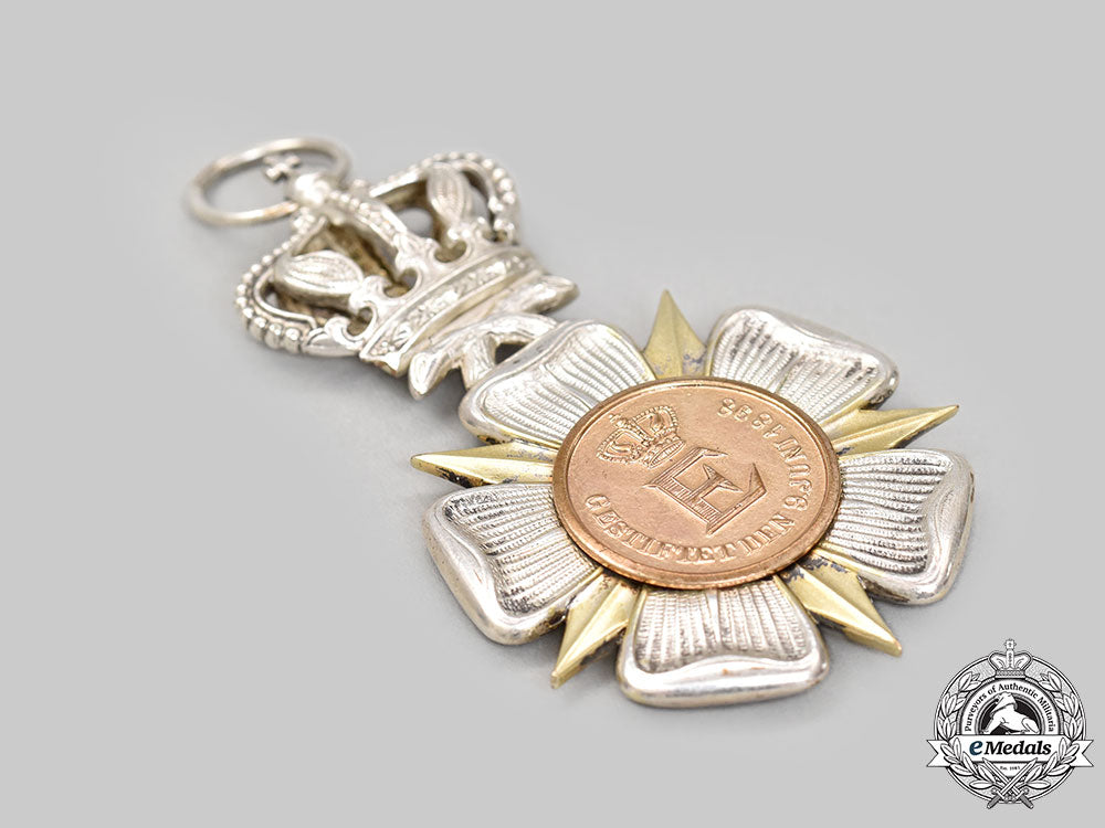 lippe-_detmold,_principality._a_rare_lippe_rose_medal_of_honour_for_art_and_science,_i_class_with_crown,_by_c.f._zimmermann,_c.1905_l22_mnc0180_985