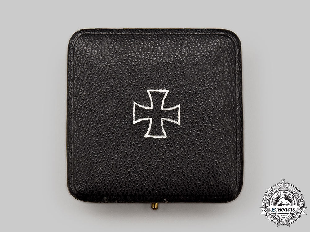 germany,_wehrmacht._a1939_iron_cross_i_class,_with_case,_by_wilhelm_deumer_l22_mnc0384_090