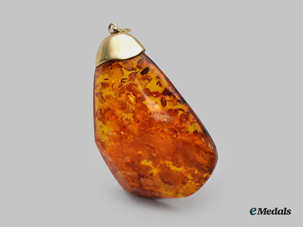 14_k_gold_capped_amber_pendant_l22_mnc0415_765