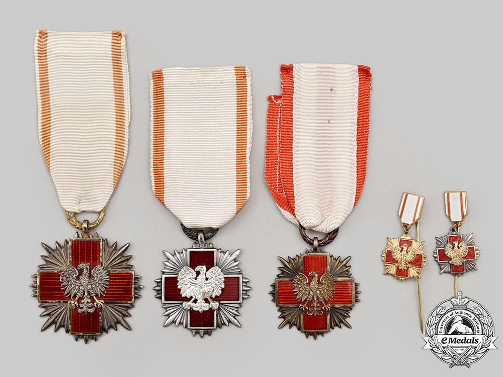 poland,_republic._a_lot_of_five_polish_red_cross_service_awards_l22_mnc0553_169