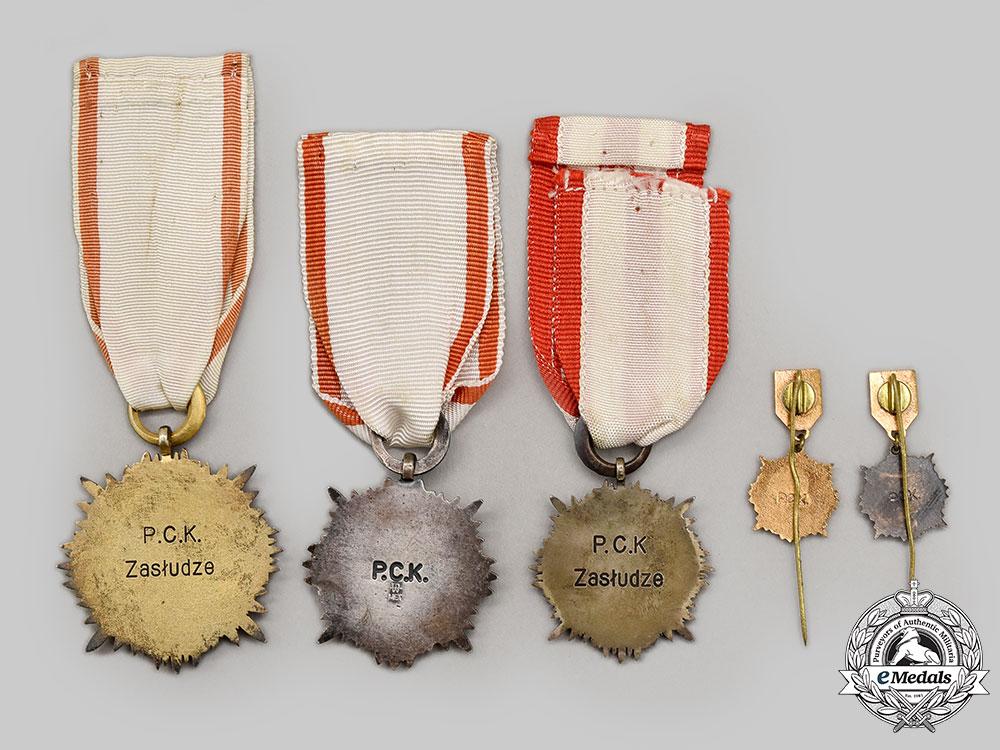poland,_republic._a_lot_of_five_polish_red_cross_service_awards_l22_mnc0555_170