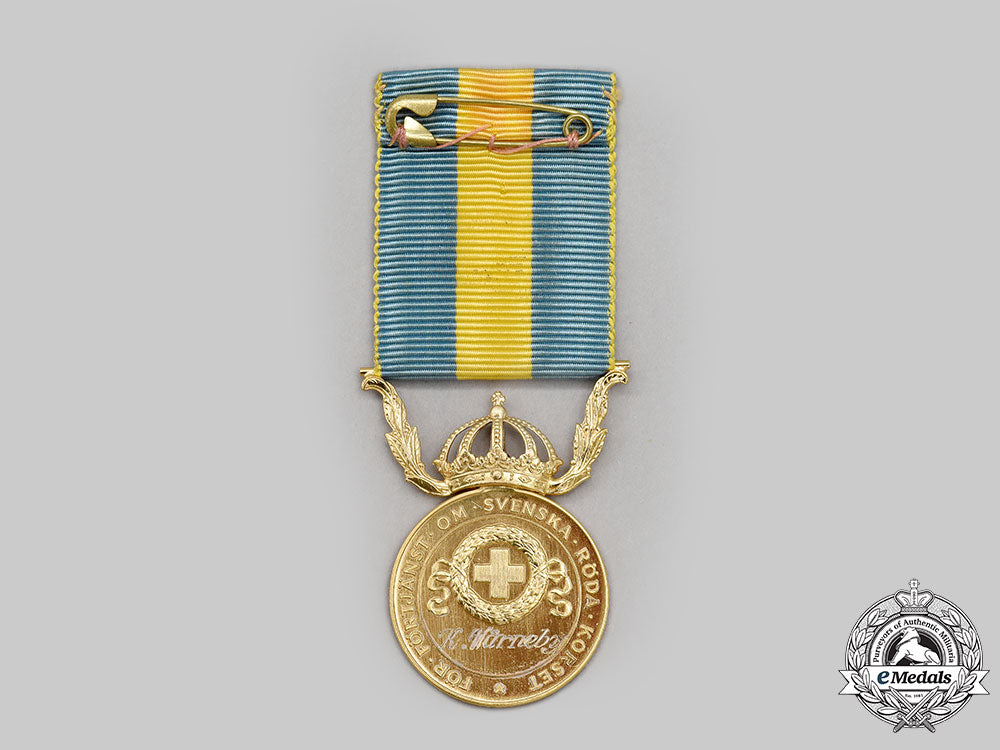 sweden,_kingdom._a_red_cross_merit_medal_for_voluntary_health_care_for_men,_i_class_gold_grade_l22_mnc0681_240_1_1