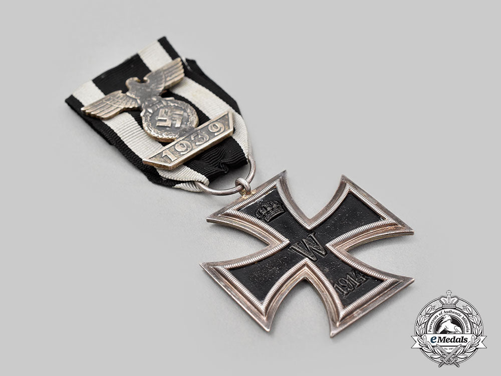 germany,_wehrmacht._a1914_iron_cross_ii_class,_with1939_clasp_by_friedrich_orth_l22_mnc0692_329