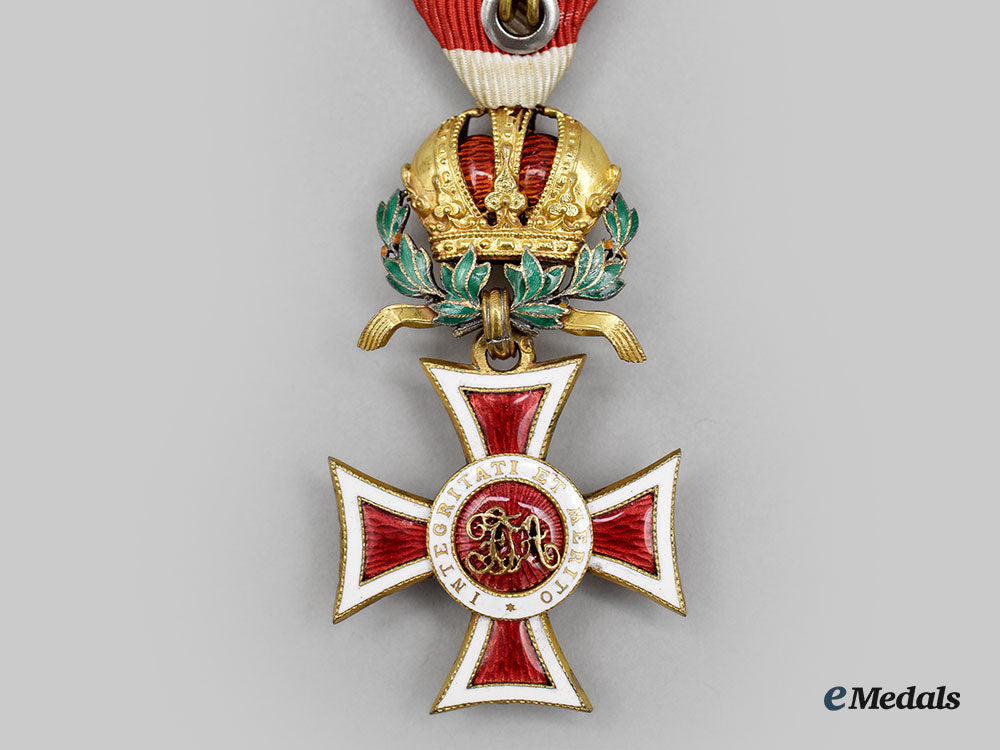 austria,_imperial._an_order_of_leopold,_knight_with_war_decoration_by_rozet&_fischmeister,_c.1917_l22_mnc0825_914