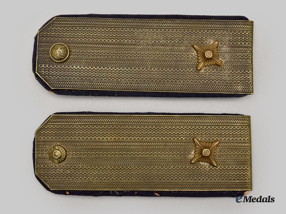 yugoslavia,_kingdom._a_pair_of_major_royal_yugoslav_shoulder_boards_l22_mnc0851_672_1