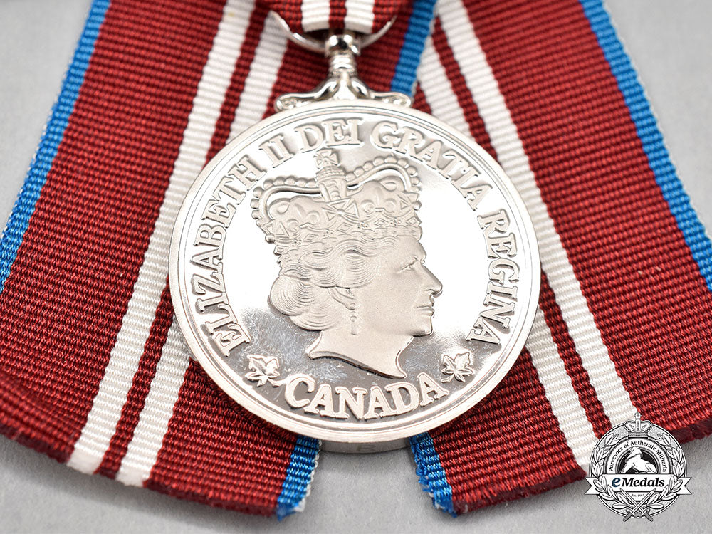 canada,_commonwealth._a_queen_elizabeth_ii_diamond_jubilee_medal_on_bow_ribbon_l22_mnc1120_539