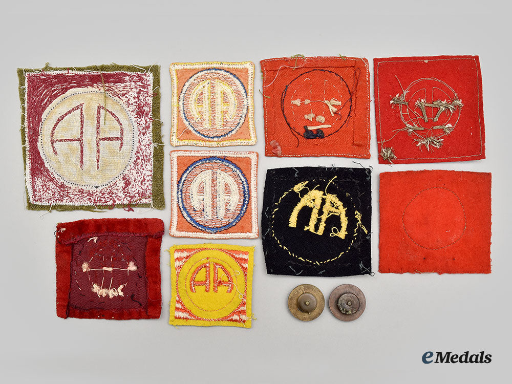 united_states._nine_first_war_aef82_nd_infantry_division("_all_american")_patches_and_two_collar_disks_l22_mnc1124_011