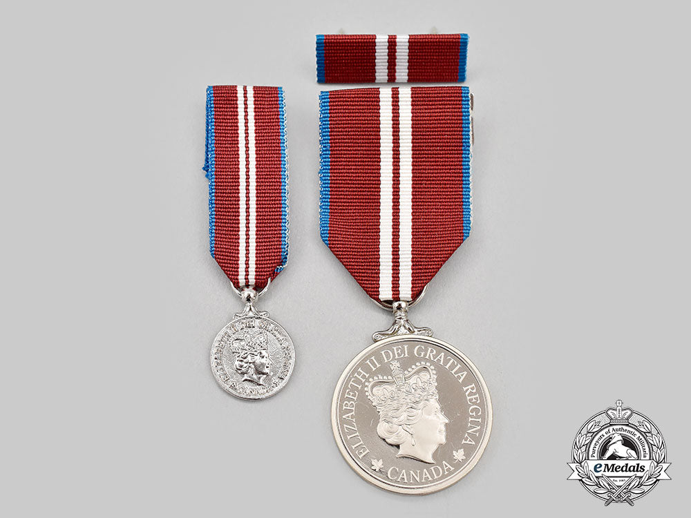 canada,_commonwealth._a_queen_elizabeth_ii_diamond_jubilee_medal_l22_mnc1258_595