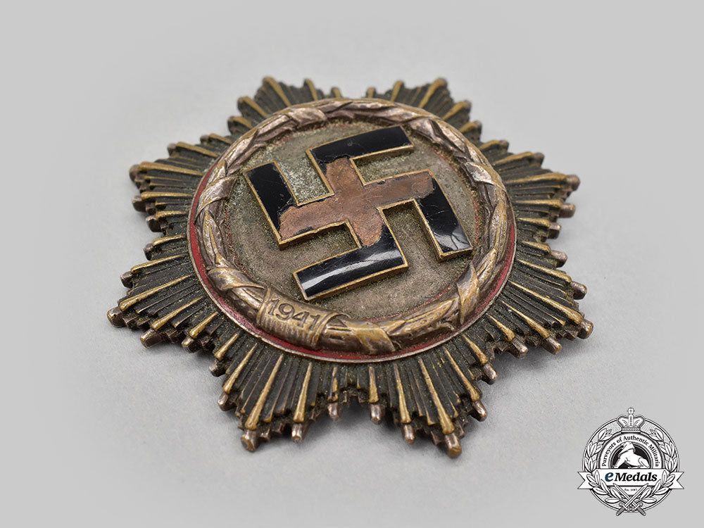 germany,_wehrmacht._a_german_cross_in_silver,_by_deschler&_sohn_l22_mnc1440_704