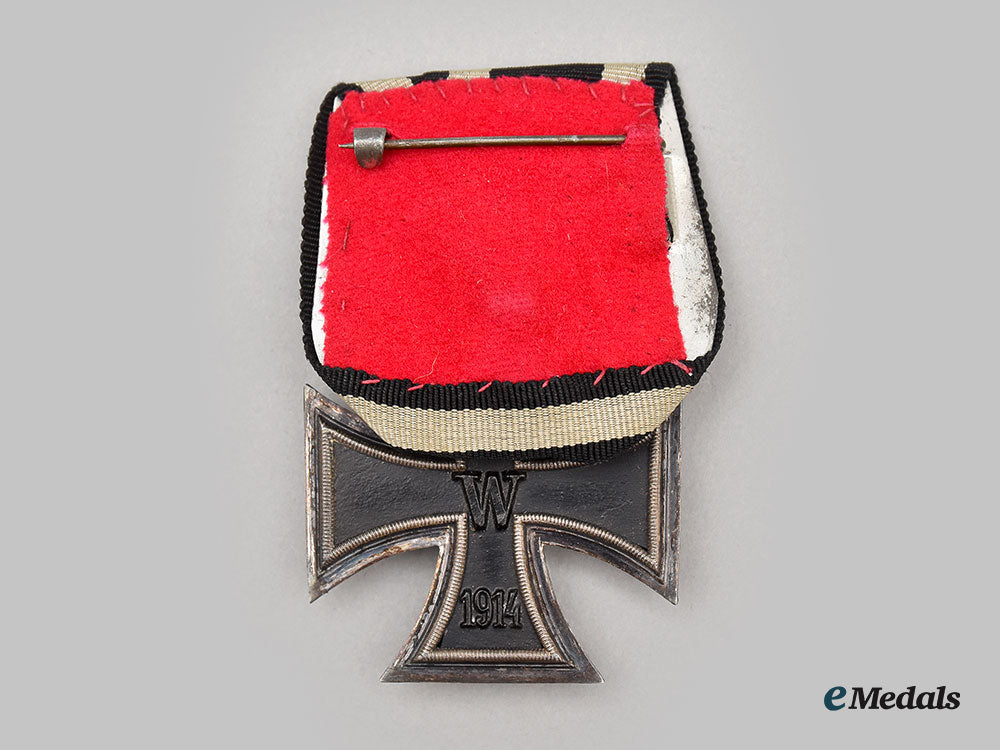 germany,_imperial._a_parade-_mounted1914_iron_cross_ii_class_l22_mnc1455_312