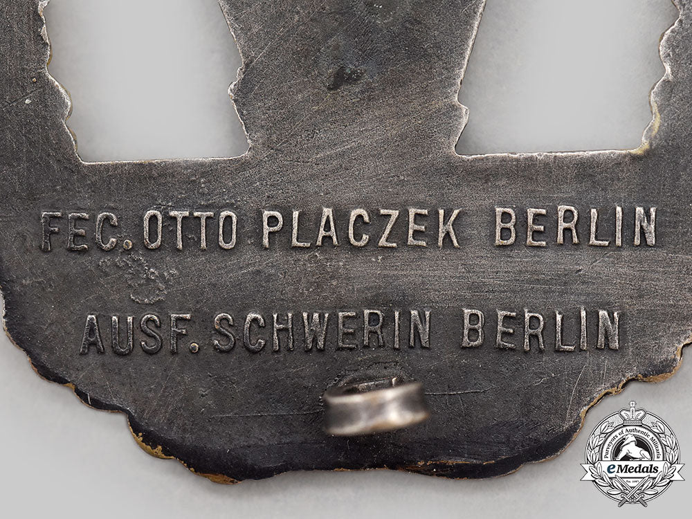 germany,_kriegsmarine._a_minesweeper_war_badge,_by_schwerin_l22_mnc1510_684
