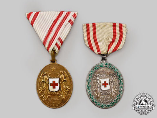 austria,_empire._an_honour_decoration_of_the_red_cross,_silver&_bronze_grade_medals_l22_mnc1578_716
