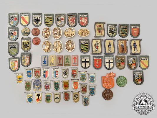 germany,_third_reich._a_mixed_lot_of_winterhilfswerk_donation_badges_l22_mnc1692_703_1