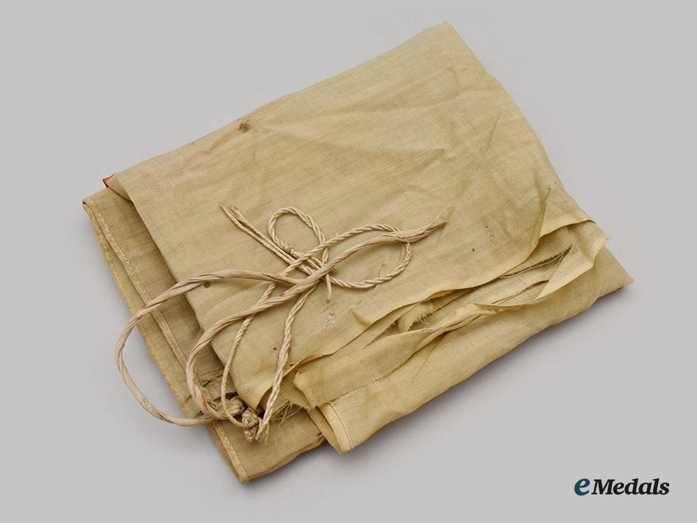 japan,_empire._a_lot_of_four_cloth_flags&_insignia_l22_mnc1701_459_1