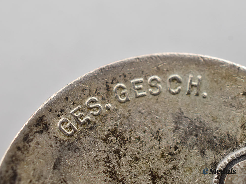 germany,_der_stahlhelm._a1928_membership_badge,_small_version_l22_mnc1703_275_1