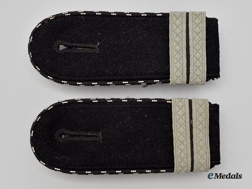 germany,_heer._a_set_of_engineer_nco_candidate_shoulder_straps_l22_mnc1799_262
