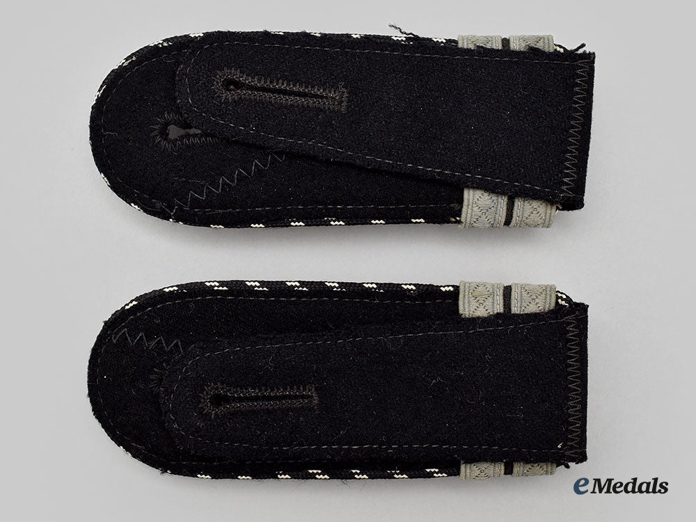 germany,_heer._a_set_of_engineer_nco_candidate_shoulder_straps_l22_mnc1802_263
