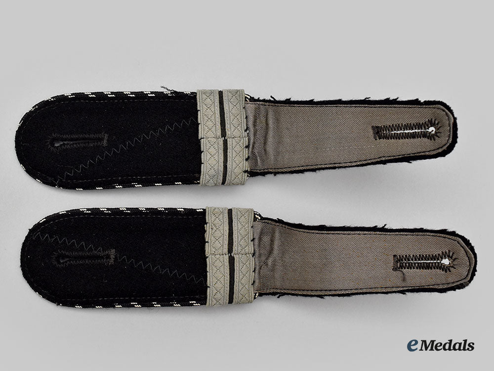 germany,_heer._a_set_of_engineer_nco_candidate_shoulder_straps_l22_mnc1804_264