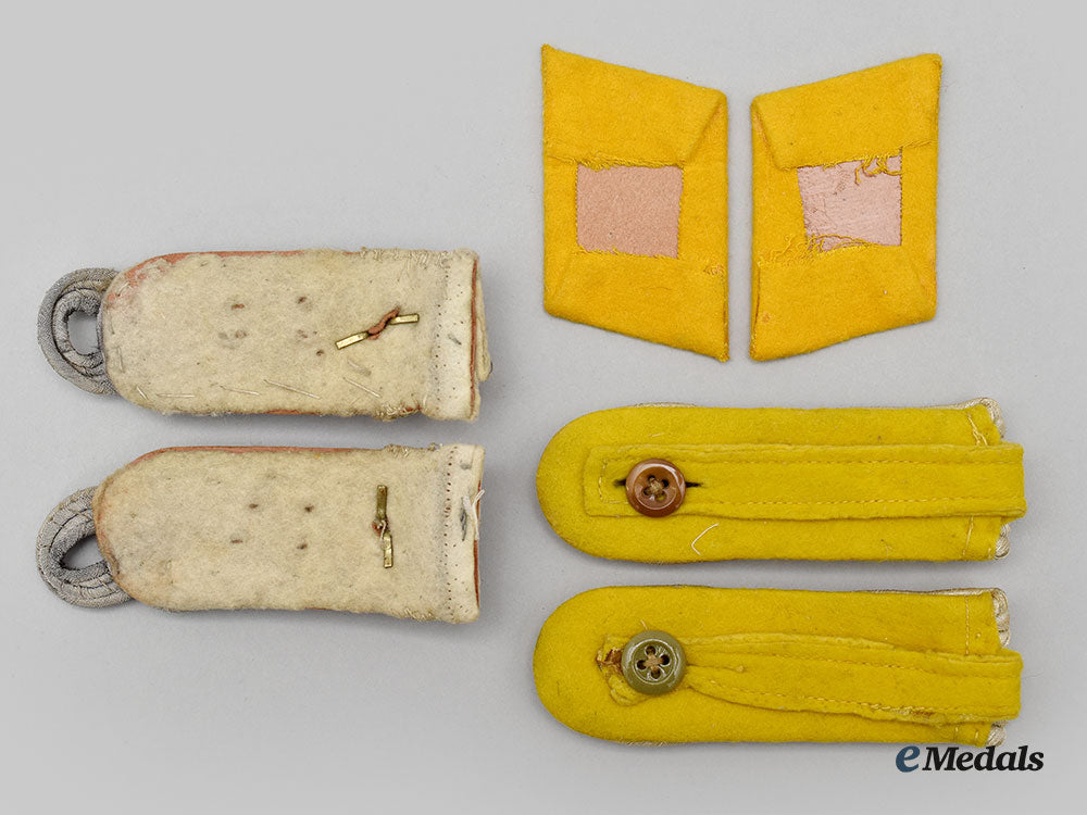 germany,_wehrmacht._a_mixed_lot_of_uniform_insignia_l22_mnc1844_284_1