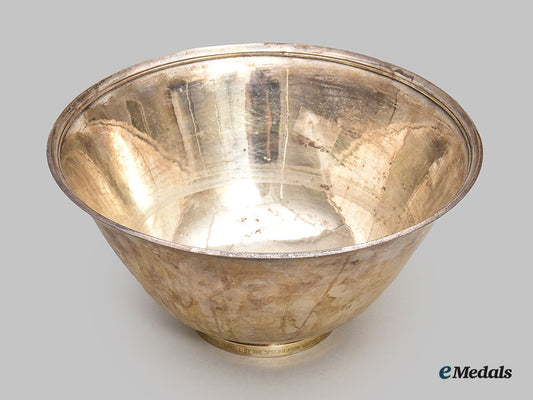 canada,_commonwealth._a_large_silver_decorative_bowl_to_mr&_mrs._russ_cornell,_by_georg_jensen_l22_mnc1956_581_1