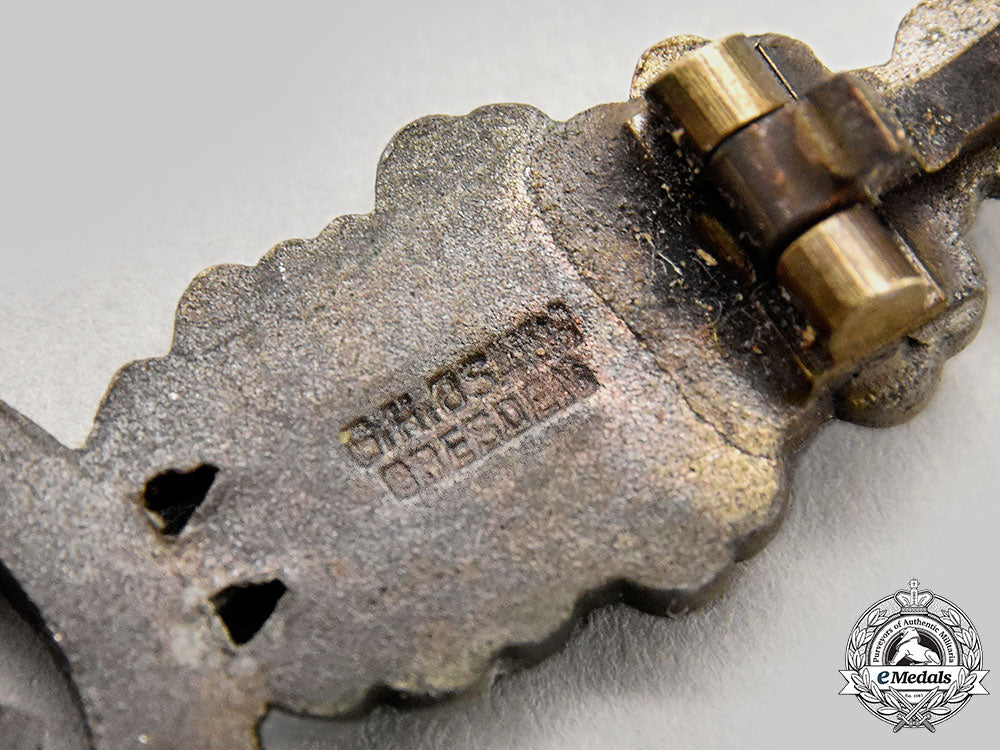germany,_luftwaffe._an_air-_to-_ground_support_clasp,_bronze_grade,_by_g.h._osang_l22_mnc2026_917_1