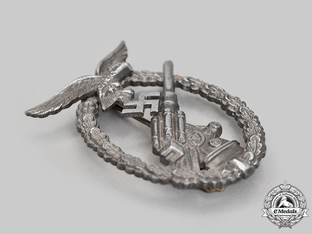 germany,_luftwaffe._a_flak_badge,_by_gebrüder_wegerhoff_l22_mnc2513_268