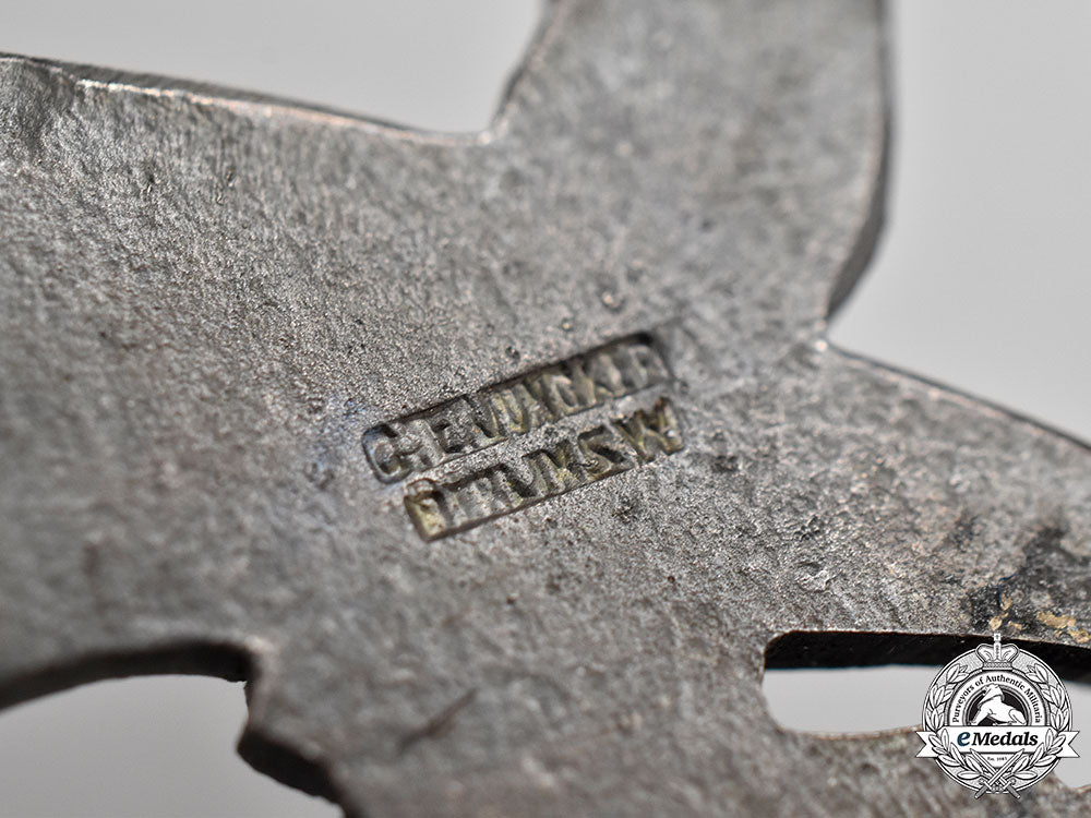 germany,_luftwaffe._a_radio_operator_and_air_gunner_badge,_by_c.e._juncker_l22_mnc2542_298