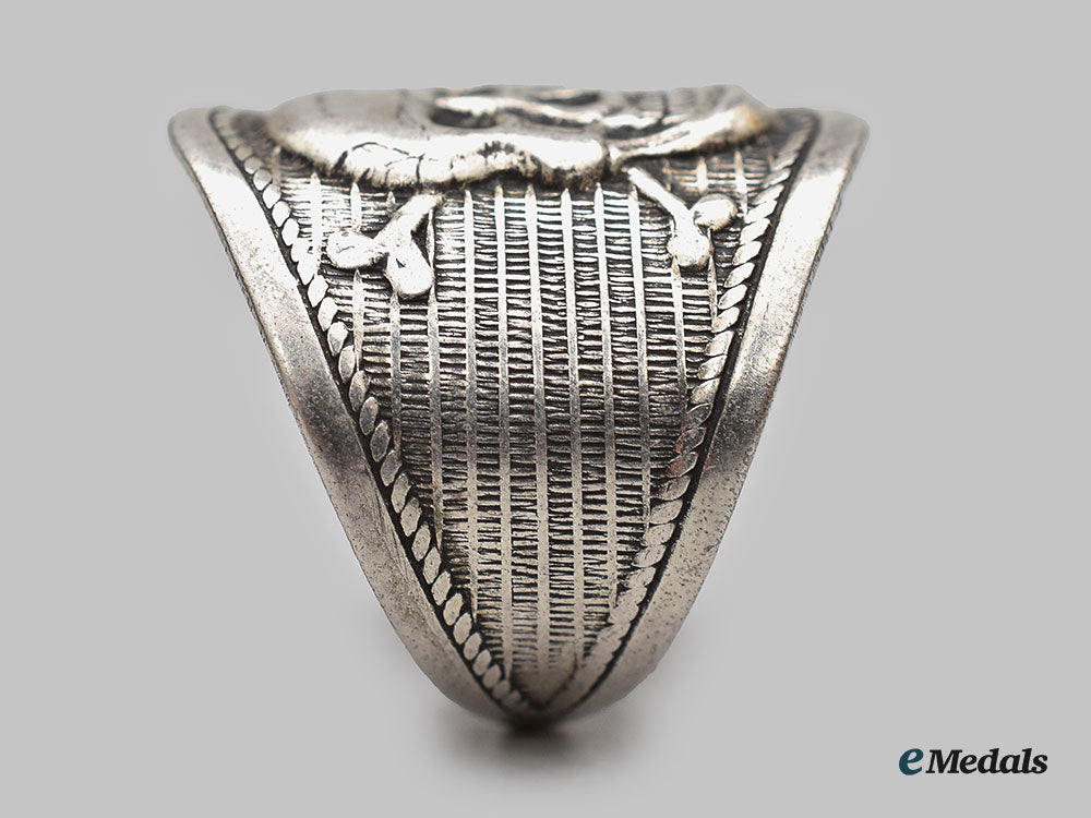 italy,_fascist_state._an_arditi_skull_ring&_a_black_brigade_skull_beret_badge_l22_mnc2594_848_1