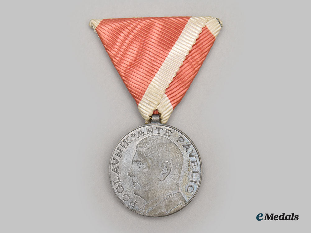 croatia,_independent_state._an_ante_pavelic_small_silver_bravery_medal_with_documentation,1941_l22_mnc2676_883_1