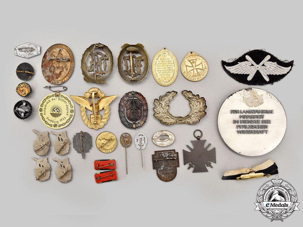 international._a_mixed_lot_of_items_l22_mnc2728_211_1