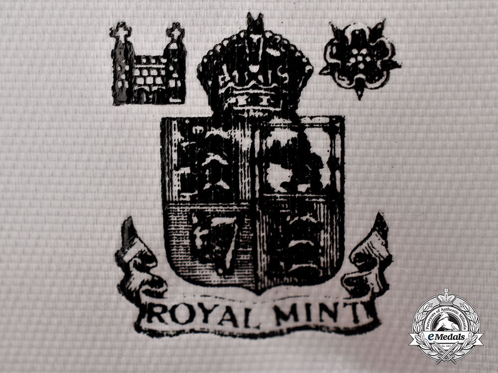 united_kingdom._a_knight_bachelor's_neck_badge(1973_to_date),_cased_l22_mnc2857_675