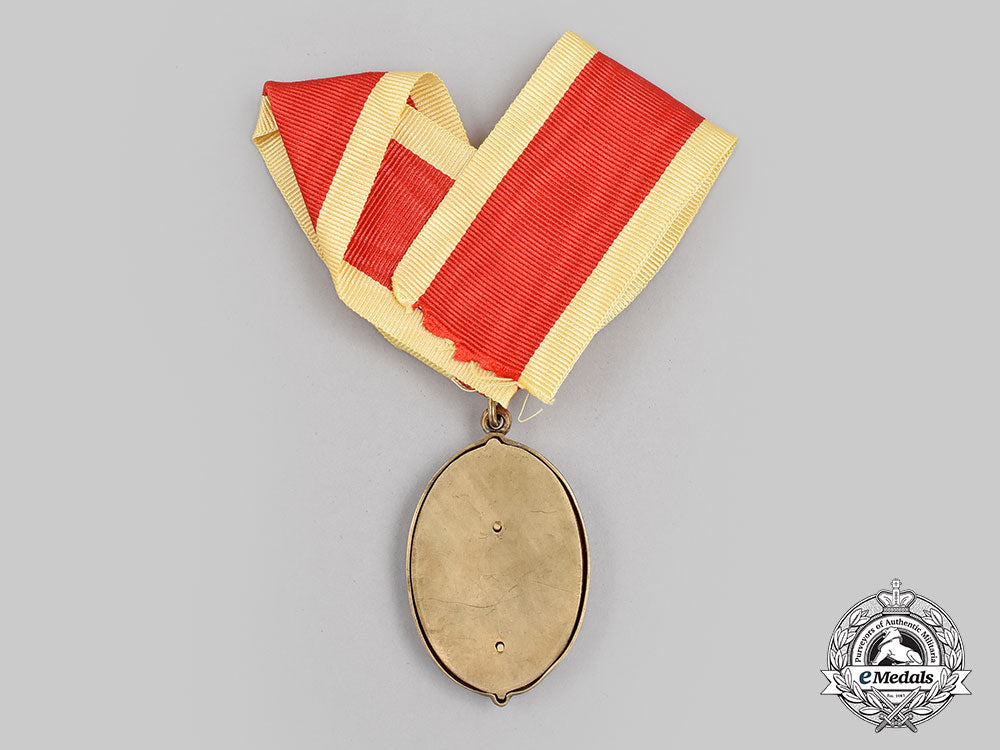 united_kingdom._a_knight_bachelor's_neck_badge(1973_to_date),_cased_l22_mnc2864_679
