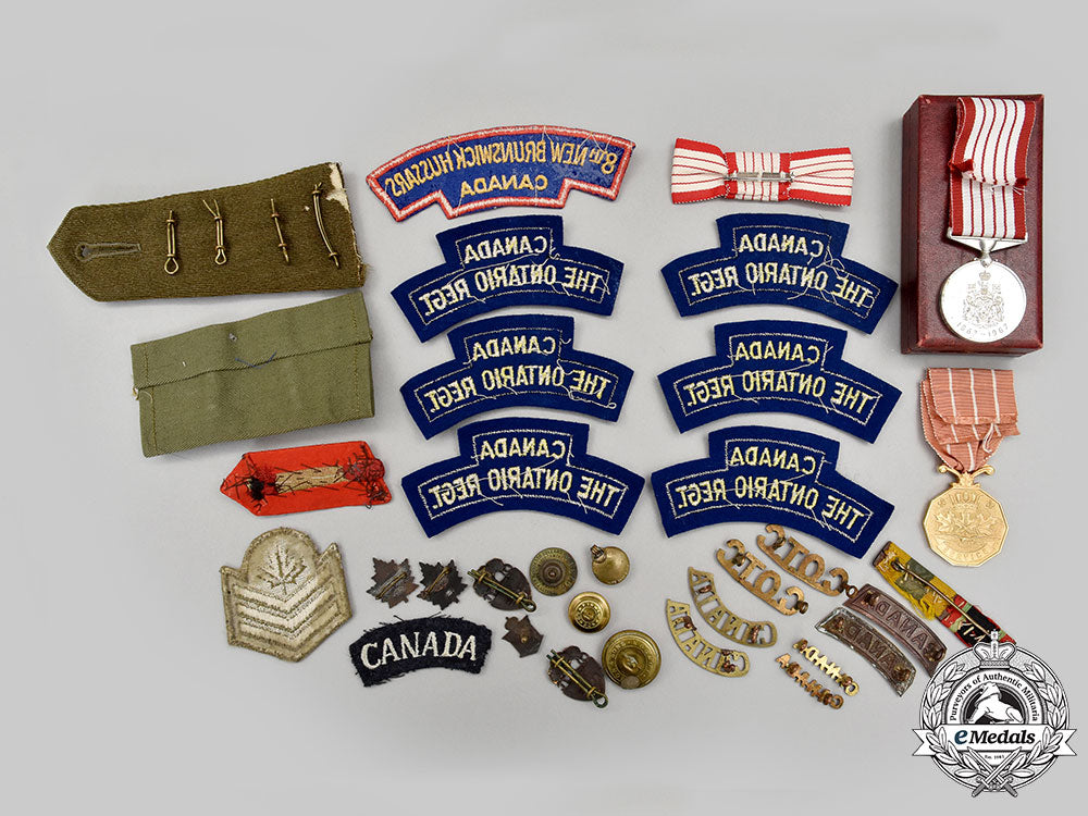 canada._lot_of_thirty-_four_military-_themed_items_l22_mnc2881_415_1