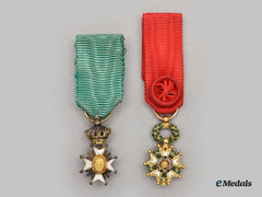 French, Iii Republic. A Miniature Legion D’honneur Officer In Gold, And A Miniature Order Of Vasa