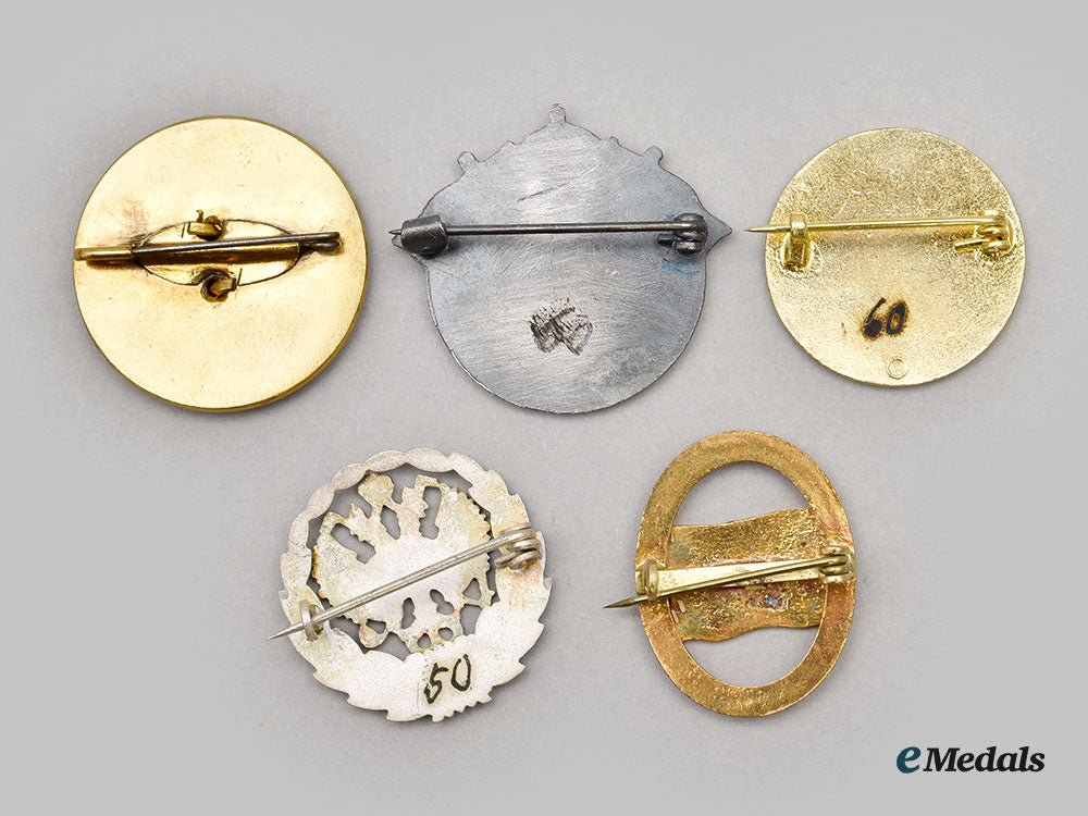 austria,_empire._a_lot_of_five_patriotic_pins_l22_mnc3066_074