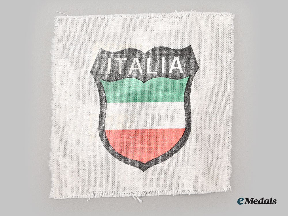 italy._mixed_lot_of_italian_insignia_l22_mnc3191_143_1