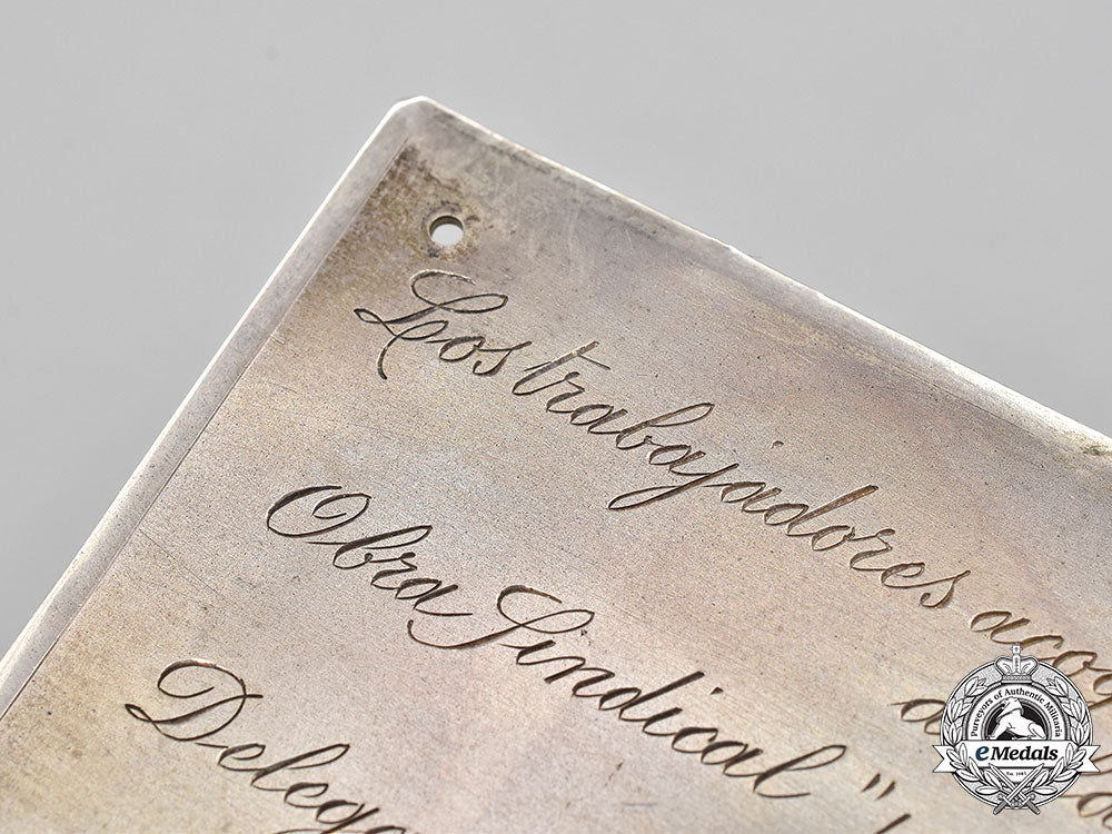 spain,_spanish_state._a_national_delegation_of_unions_award_plaque_to_francisco_franco_l22_mnc3227_553