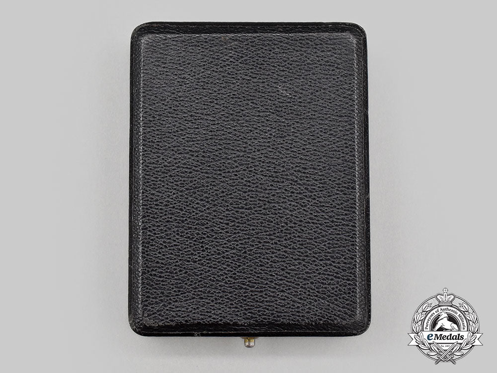 germany,_wehrmacht._a_rare_case_for_the_oak_leaves&_swords_to_the_knight’s_cross,_ribbon&_dietrich_maerz_certification_l22_mnc3233_696