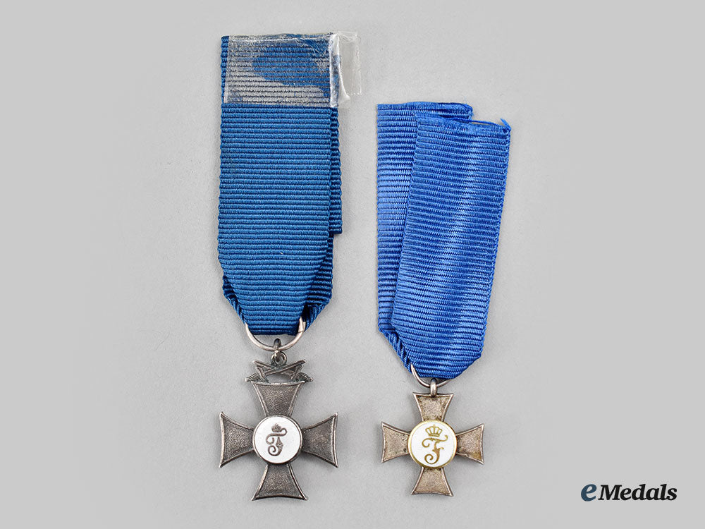 wurttemberg,_kingdom._two_miniature_orders_of_friedrich,_v_class_l22_mnc3464_038