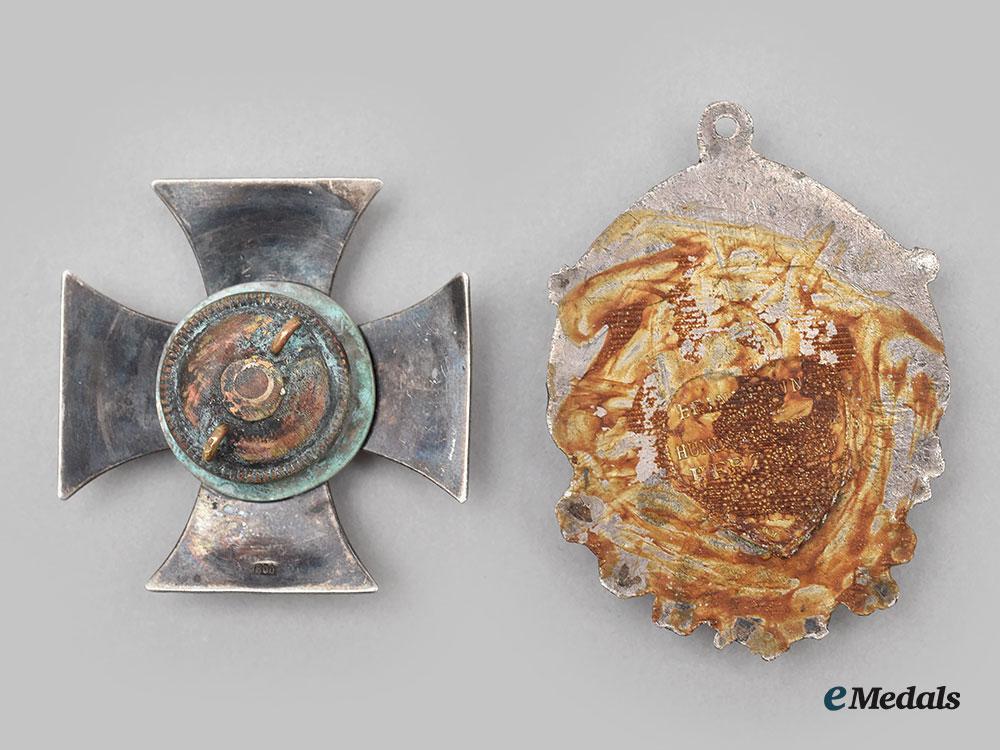 germany,_imperial._a1914_iron_cross_i_class,_screwback_version,_with_commemorative_badge_l22_mnc3702_583