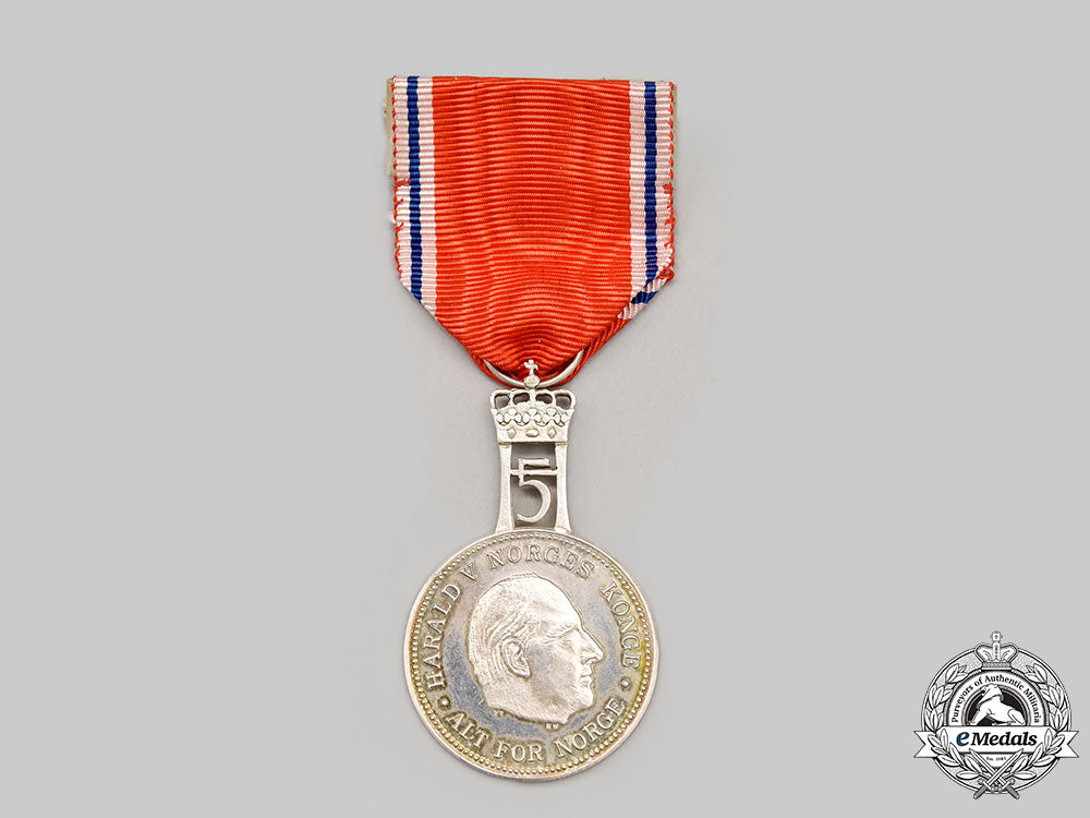 norway,_kingdom._st._olaf's_medal_with_monogram_of_king_harald_v(1991-_present)_l22_mnc3866_875_1