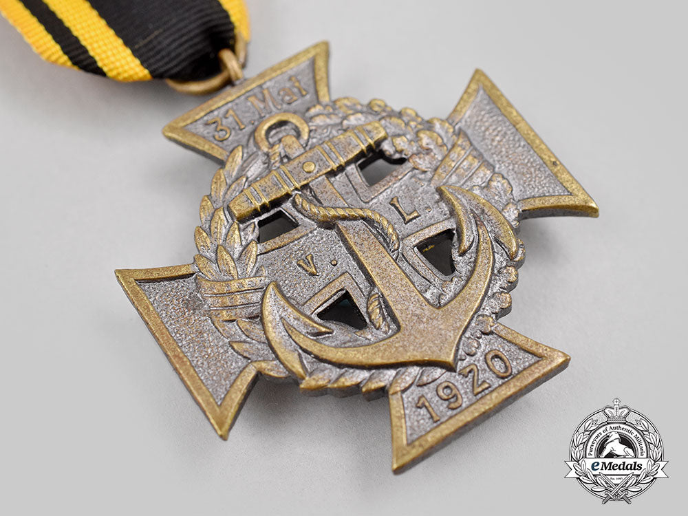 germany,_weimar_republic._a_rare_honour_badge_of_the3_rd_marine-_brigade_von_loewenfeld,_ii_class,_chiseled-_out_paul_küst_version_l22_mnc3919_185