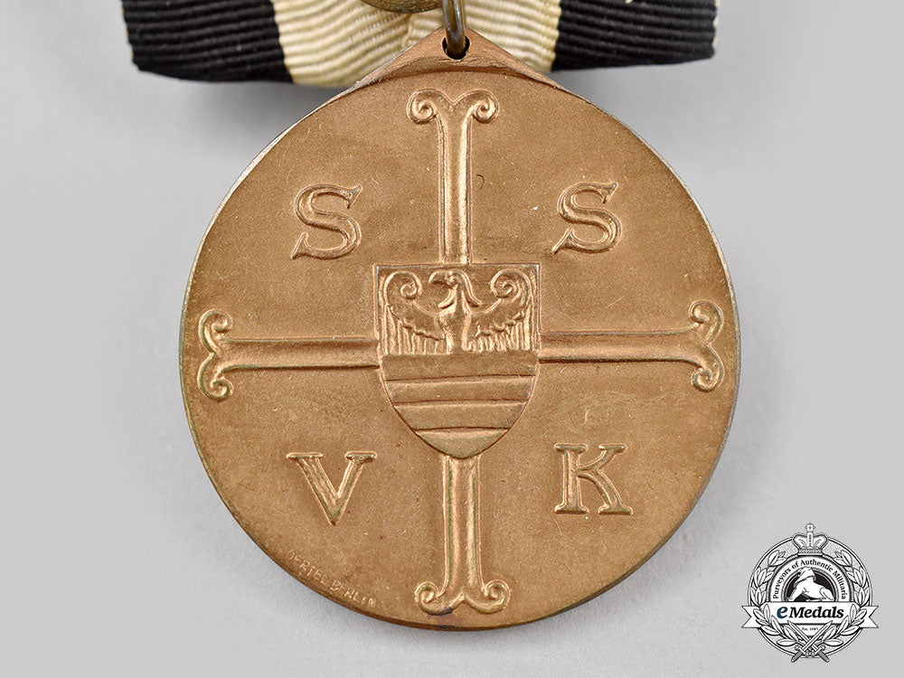 germany,_weimar_republic._a_medal_of_the_courland_soldiers_settlement_organization,_with_miniature_l22_mnc3941_197