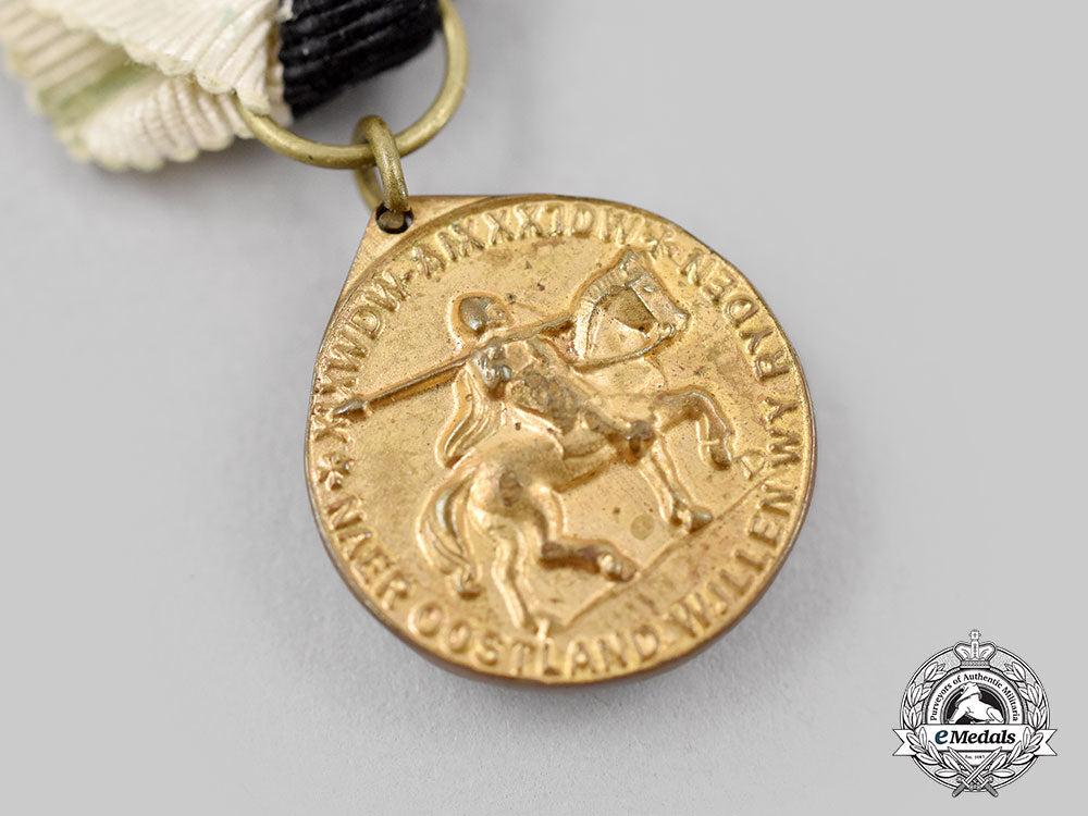 germany,_weimar_republic._a_medal_of_the_courland_soldiers_settlement_organization,_with_miniature_l22_mnc3943_198