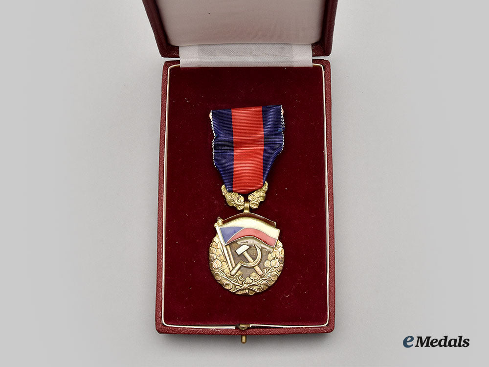 czechoslovakia,_socialist_republic._an_order_of_the_republic_awarded_to_the_czechoslovak_football_team_for_winning_the_uefa_final_european_championship1976_l22_mnc3952_093